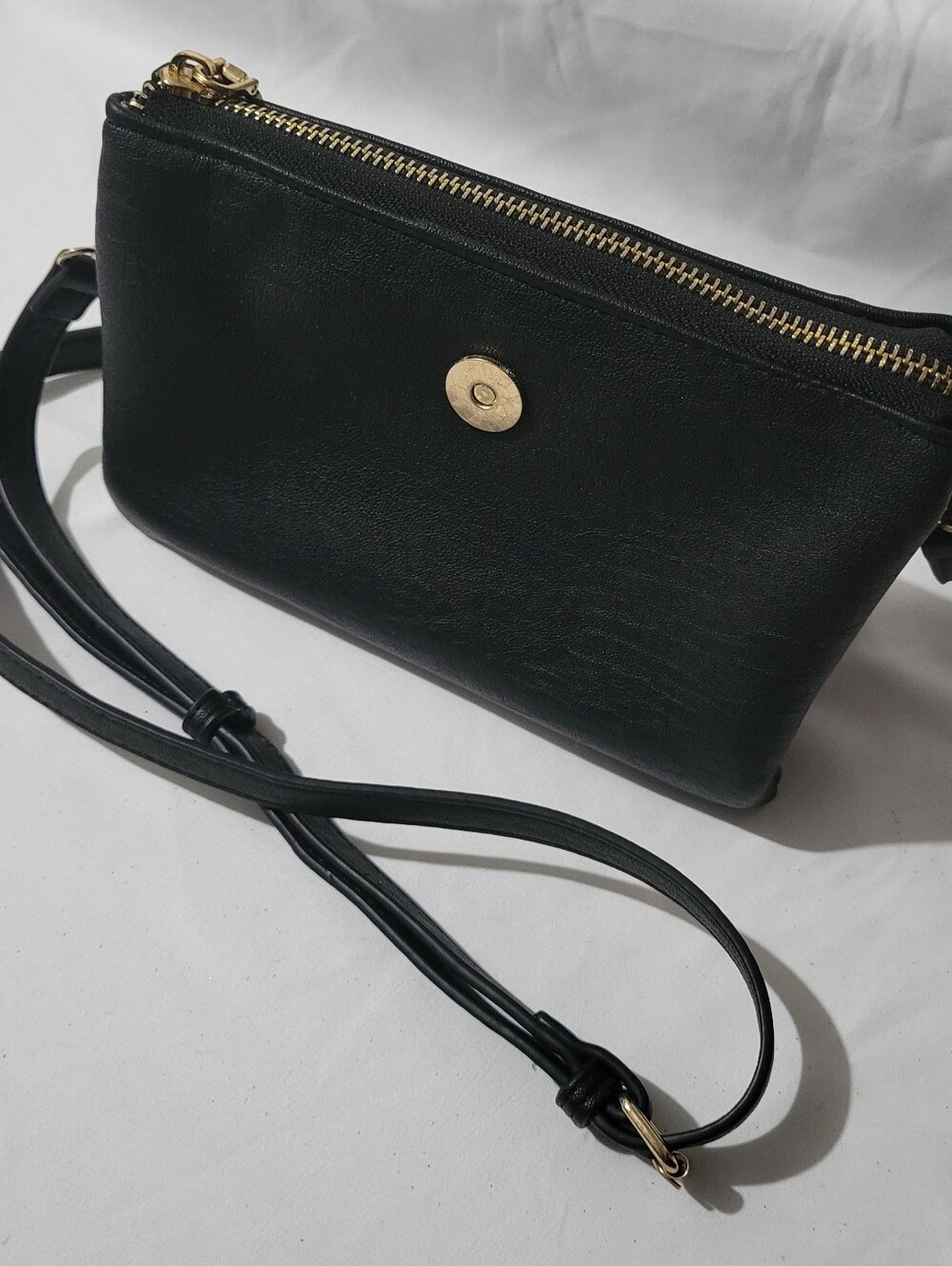 Miztique Vegan Leather Clutch Crossbody Bag Purse Black Gold Multi Pocket - Picture 1 of 10